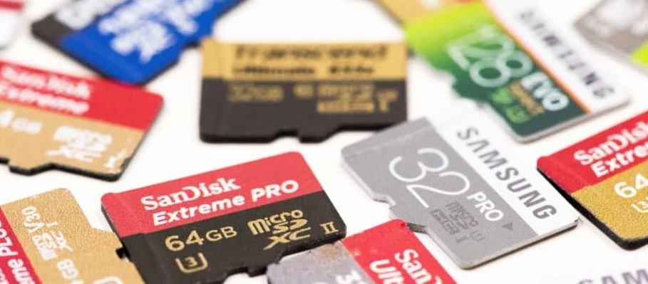 Why memory card give different speed even their storage capacity is sam